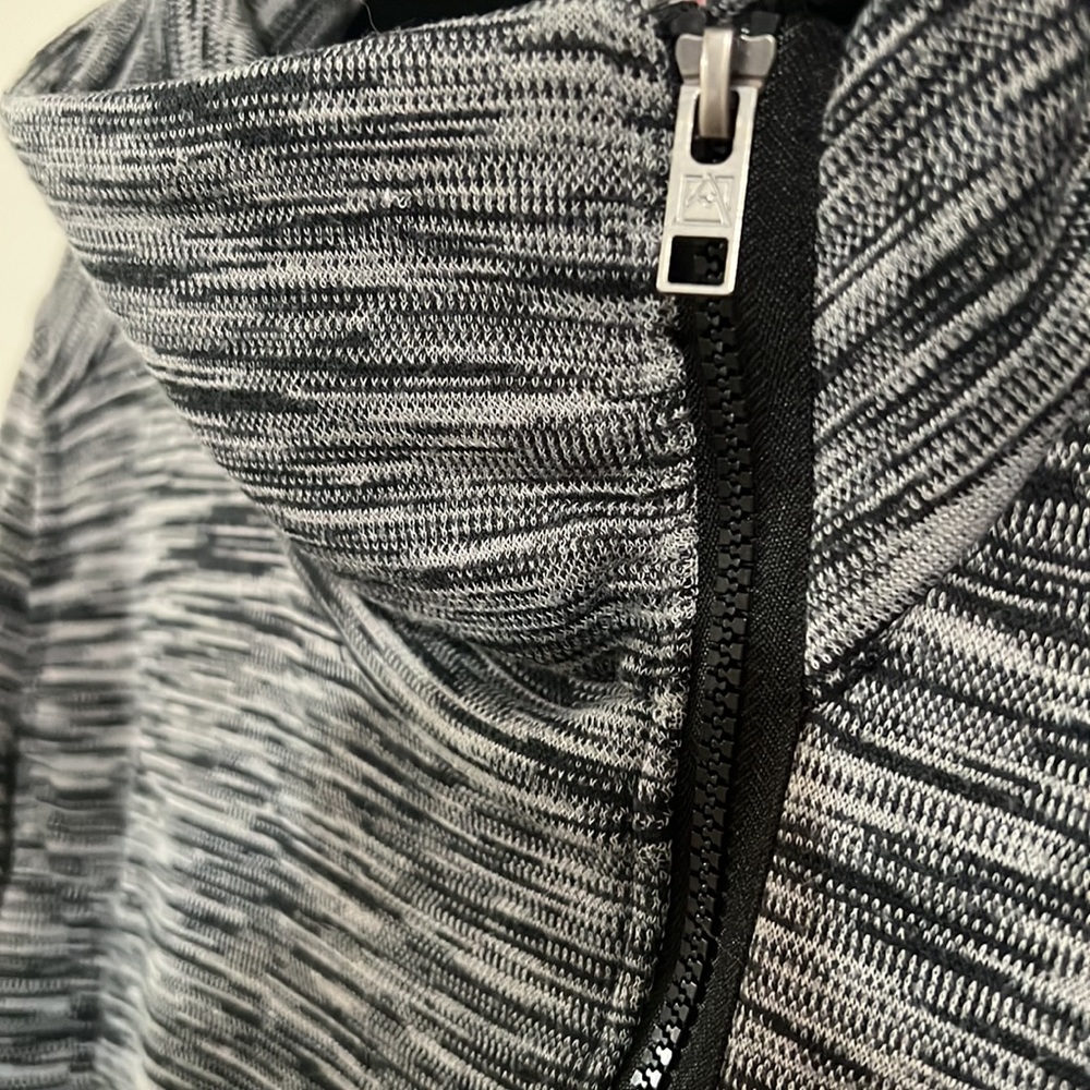 Stylish Lightweight Zip Up Jacket - image 3